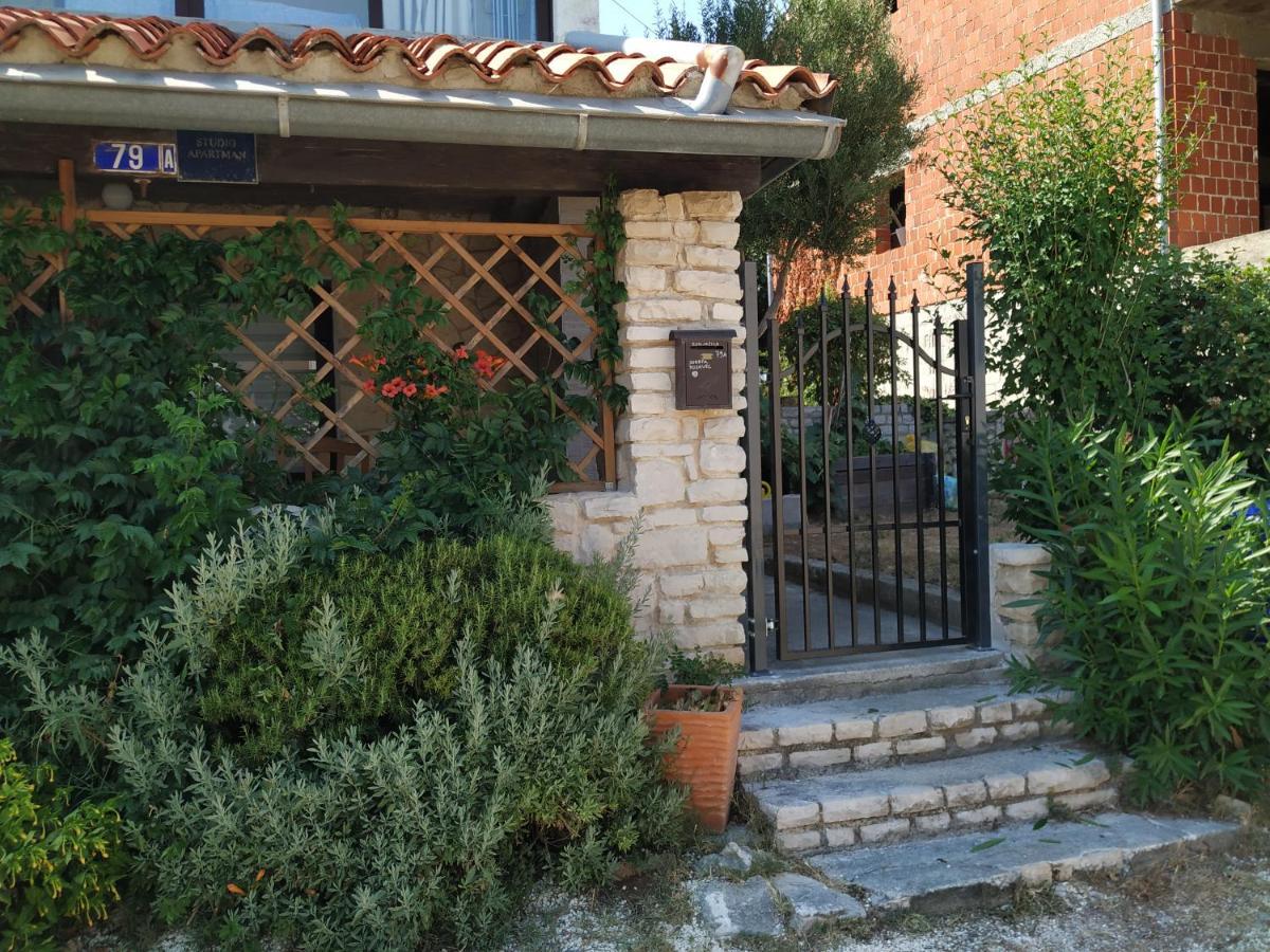 Studio Apartment Posavec Premantura Exterior foto